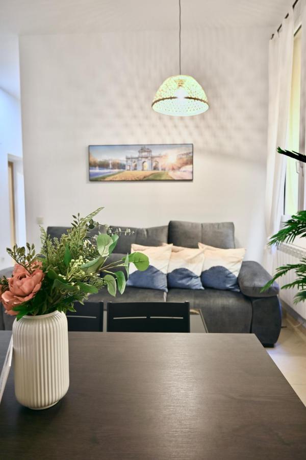 For You Rentals Centrico Apartamento Temporal En La Calle Infanta Inf1A 마드리드 외부 사진